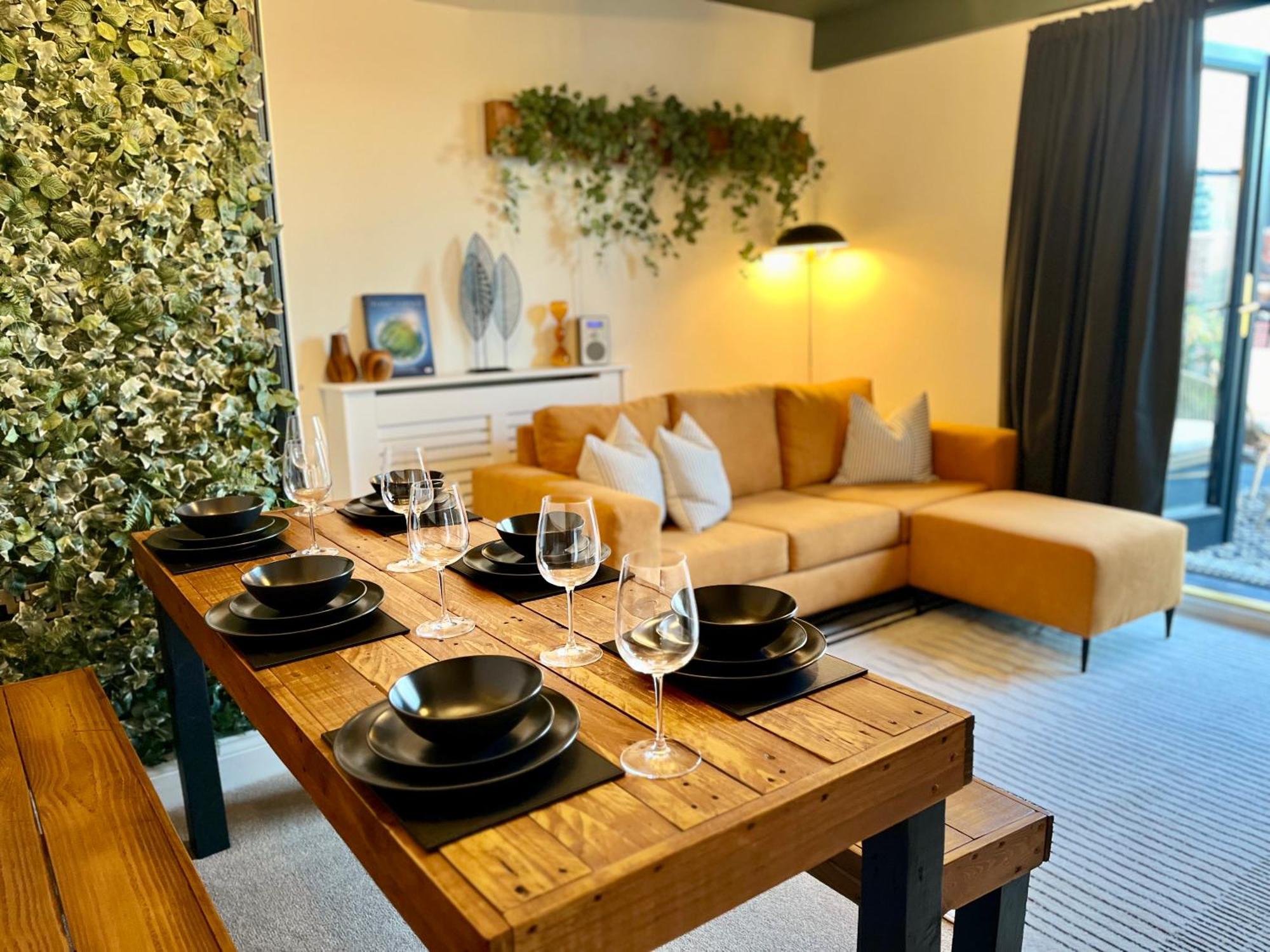 The Gallery - Town Centre - Beach 5 Minute Walk - Superfast Wifi - Outdoor Terrace - Sleeps Up To 6 - Netflix - Contractor Friendly - Short & Long Stays - Coffee Machine Bournemouth Exterior photo
